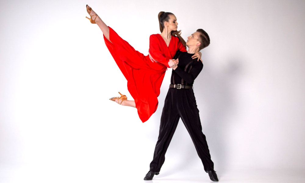 代表　練合博康